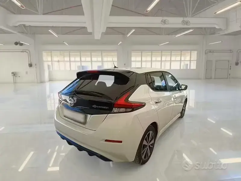 Usata Nissan Leaf Acenta 89 kW (122 CV) 2020 Bianco Utilitaria