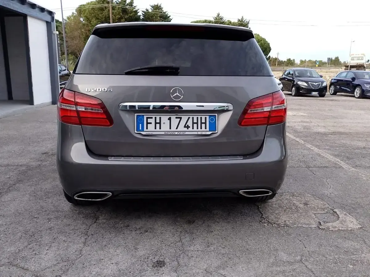 Usata Mercedes B200 Premium 136 CV (100 kW) 2017 Grigio Utilitaria