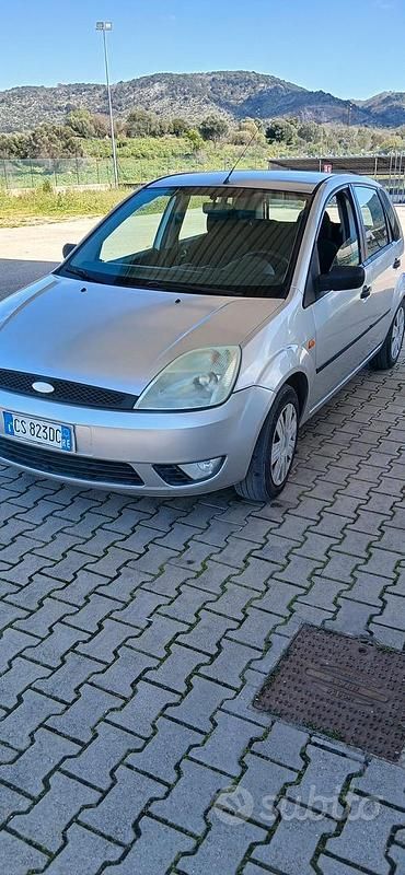 Usata Ford Fiesta 75 CV (55 kW) 2005 Utilitaria
