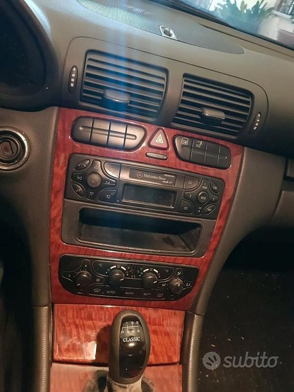 Usata Mercedes 200 122 CV (89 kW) 2003 Berlina