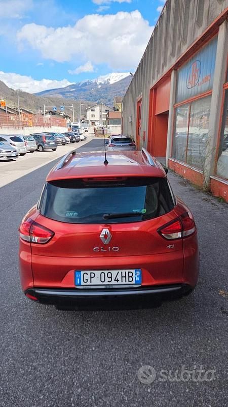 Usata Renault Clio GrandTour 90 CV (66 kW) 2014 Rosso Station wagon