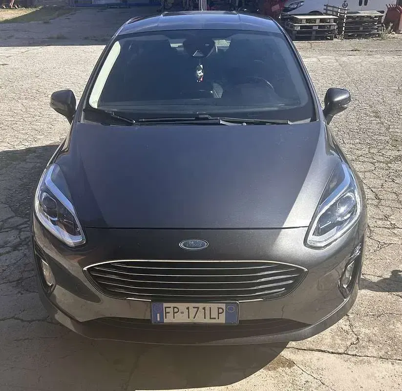 Usata Ford Fiesta Titanium 92 CV (67 kW) 2018 Grigio Utilitaria