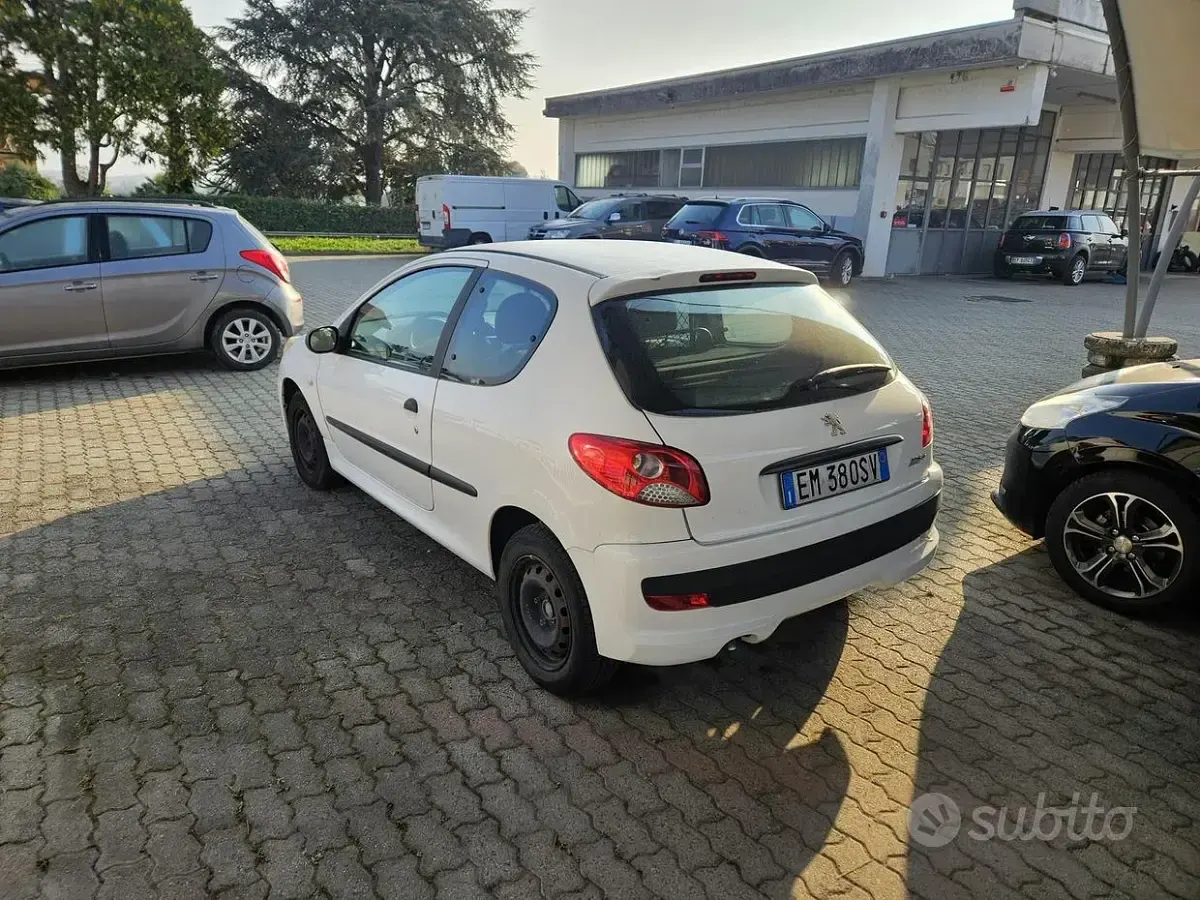 Usata Peugeot 206 68 CV (50 kW) 2012 Berlina