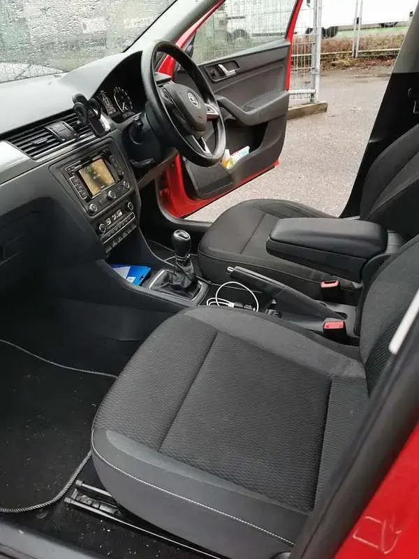 Usata Skoda Rapid Ambition 90 CV (66 kW) 2015 Rosso Utilitaria