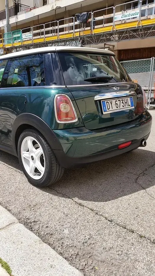Usata Mini Cooper D 109 CV (80 kW) 2009 Verde Utilitaria