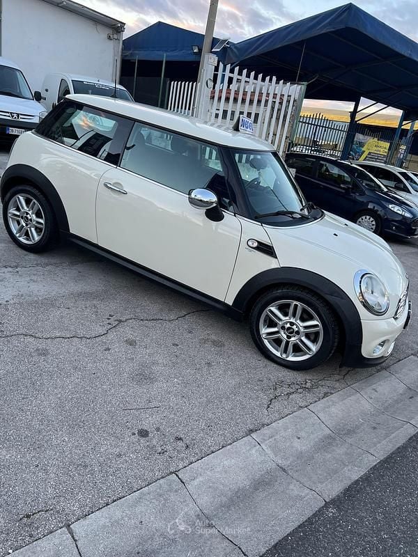 Usata Mini ONE 91 CV (66 kW) 2013 Beige Utilitaria