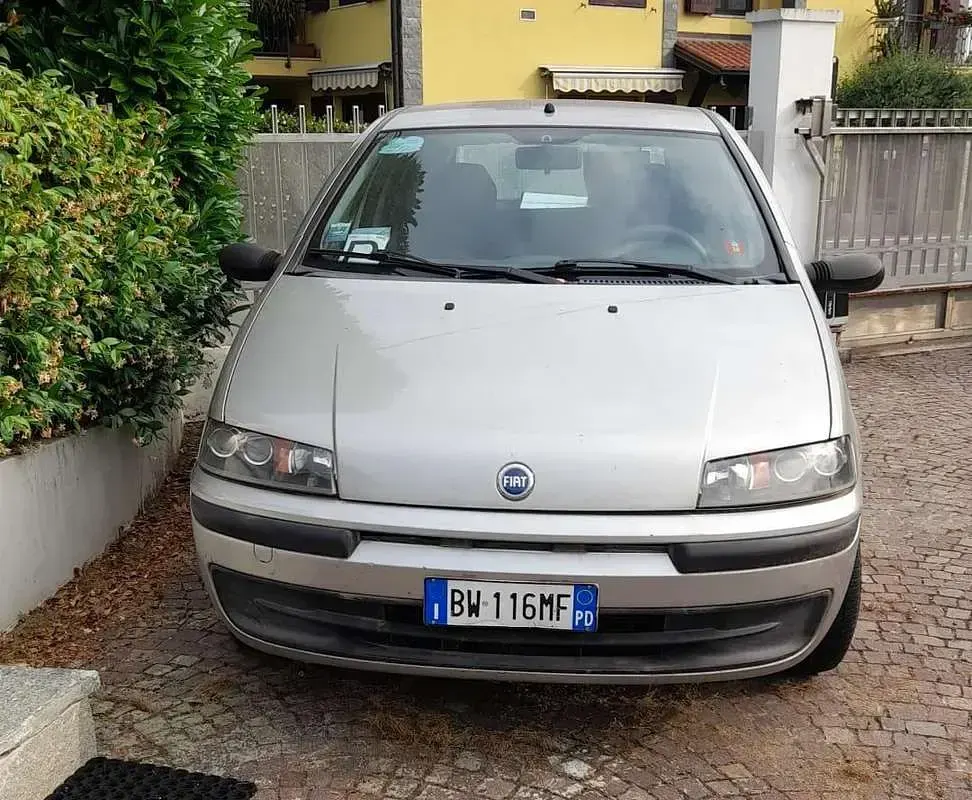 Usata Fiat Punto 60 CV (44 kW) 2002 Argento Utilitaria