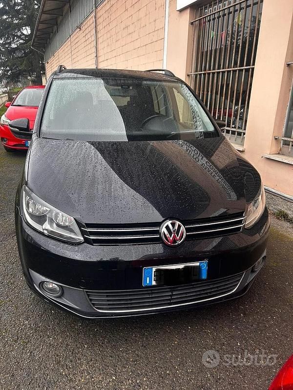 Begagnad VW Touran Comfortline 105 HK (77 kW) 2013 Svart Minibuss