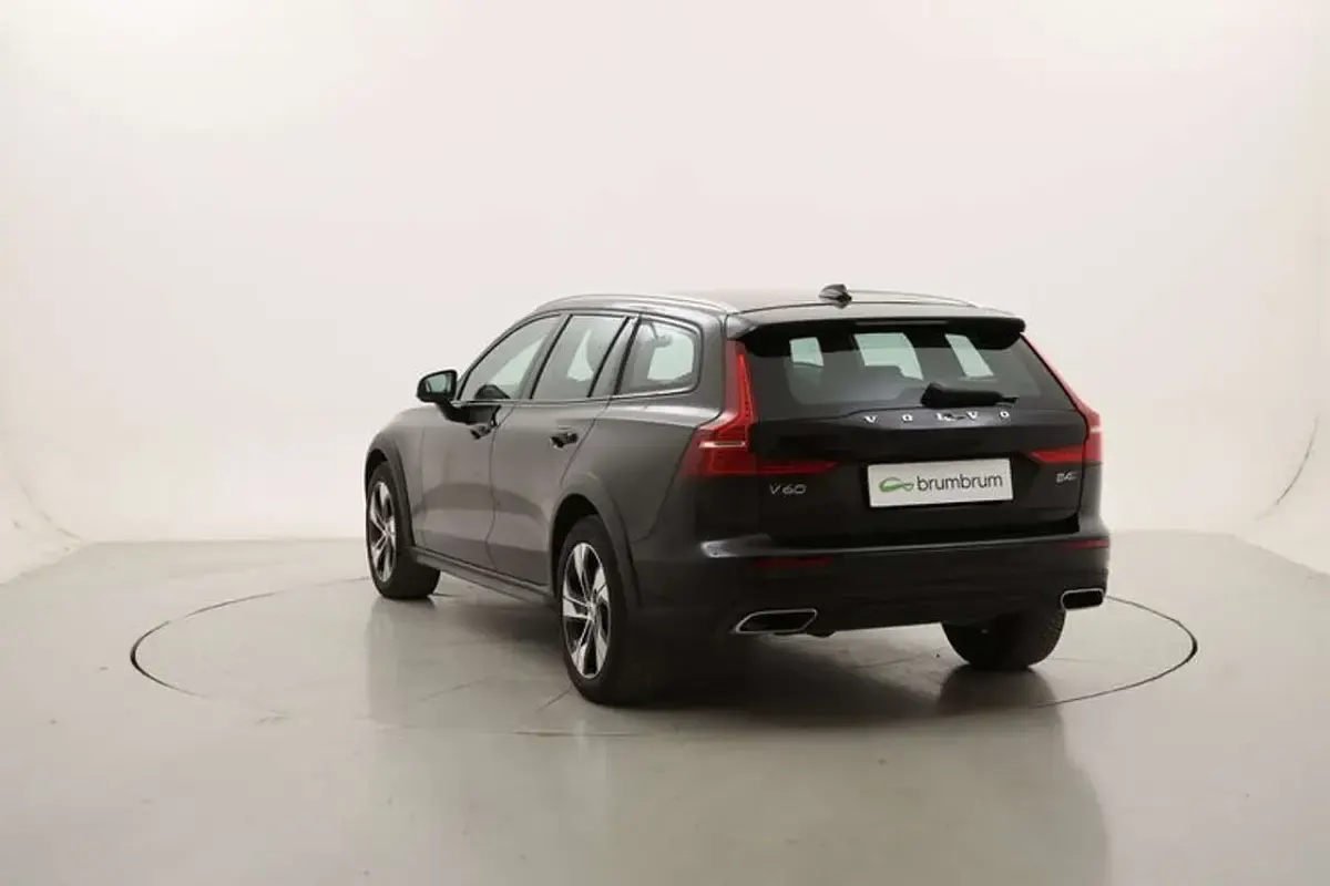 Usata Volvo V60 CC Business Edition 197 CV (144 kW) 2022 Nero Station wagon