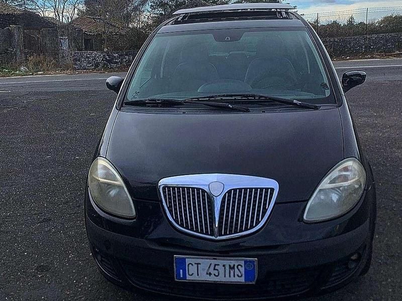 Usata Lancia Musa 95 CV (69 kW) 2005 Nero Monovolume