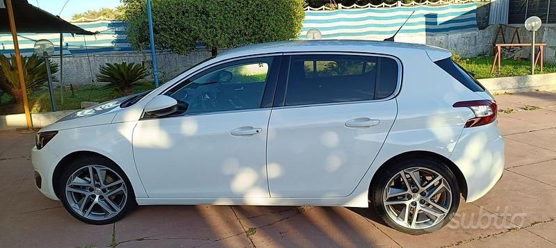 Usata Peugeot 308 Allure 120 CV (88 kW) 2017 Berlina