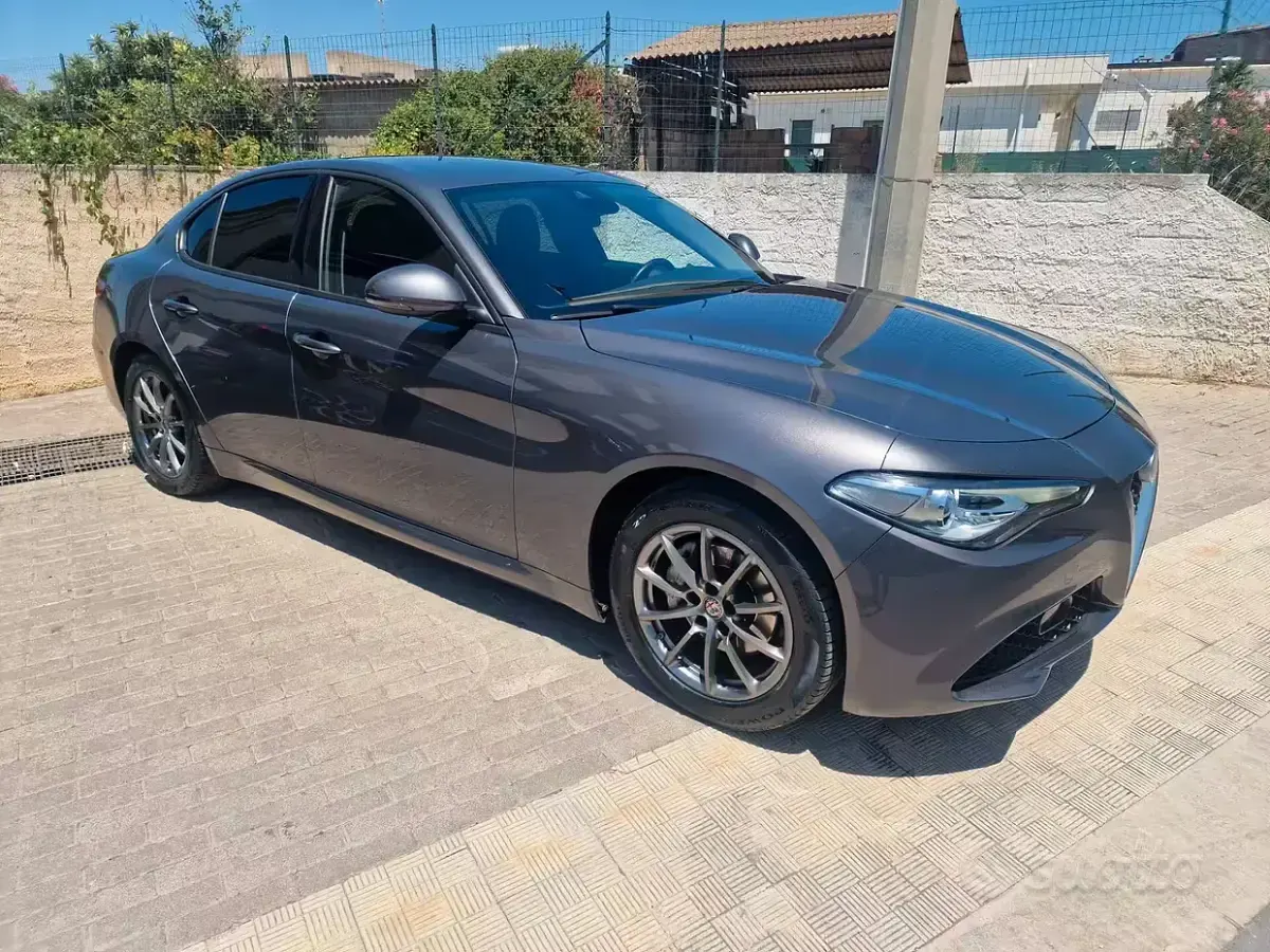 Usata Alfa Romeo Giulia Executive 160 CV (117 kW) 2019 Grigio Berlina