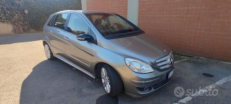 Usata Mercedes B200 2007 Grigio Monovolume