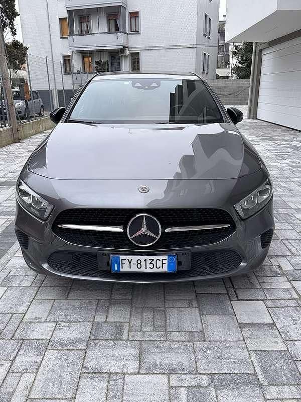 Usata Mercedes A180 116 CV (85 kW) 2019 Grigio Berlina