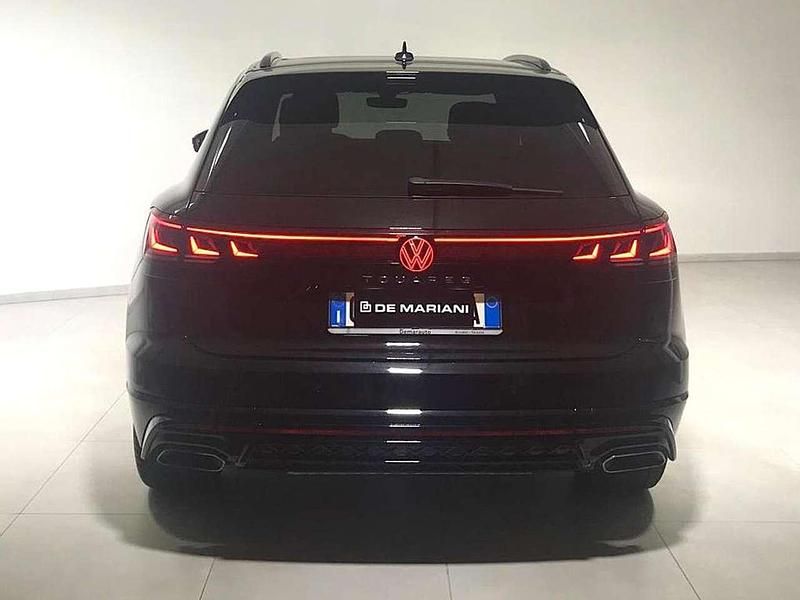 Usata VW Touareg R-line 286 CV (210 kW) 2024 Grenadill black SUV