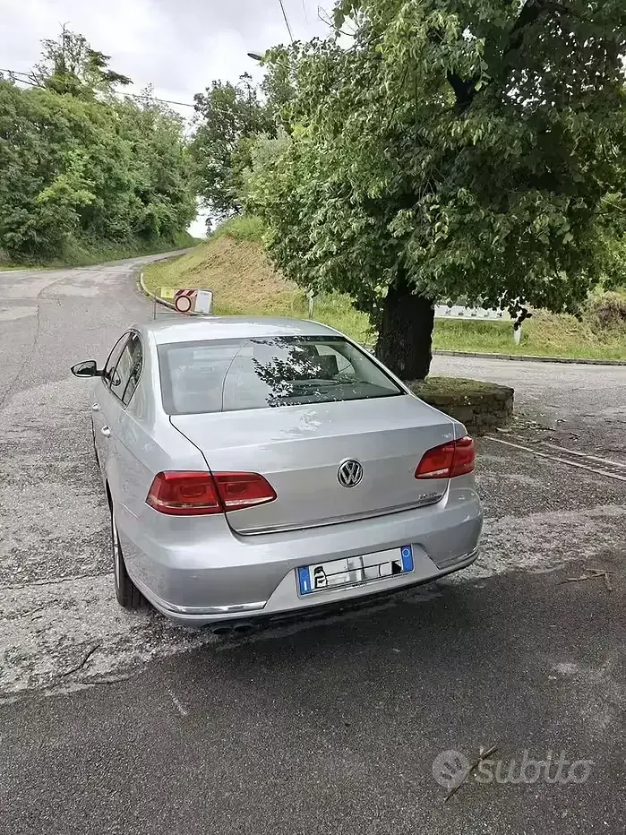 Usata VW Passat 105 CV (77 kW) 2014 Grigio Berlina