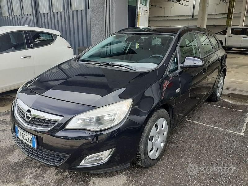 Usata Opel Astra 101 CV (74 kW) 2011 Nero Station wagon
