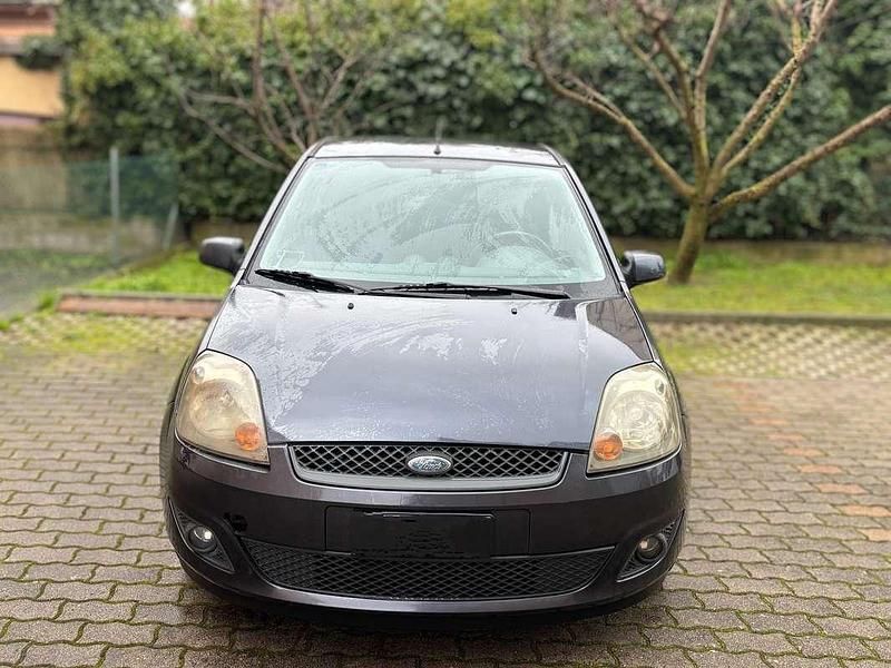 Usata Ford Fiesta Ghia 75 CV (55 kW) 2007 Utilitaria