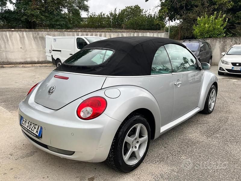 Usata VW Beetle 105 CV (77 kW) 2006 Grigio Utilitaria