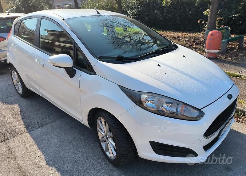 Usata Ford Fiesta 97 CV (71 kW) 2017 Bianco Utilitaria