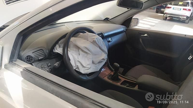 Usata Mercedes C180 139 CV (102 kW) 2001 Grigio Berlina