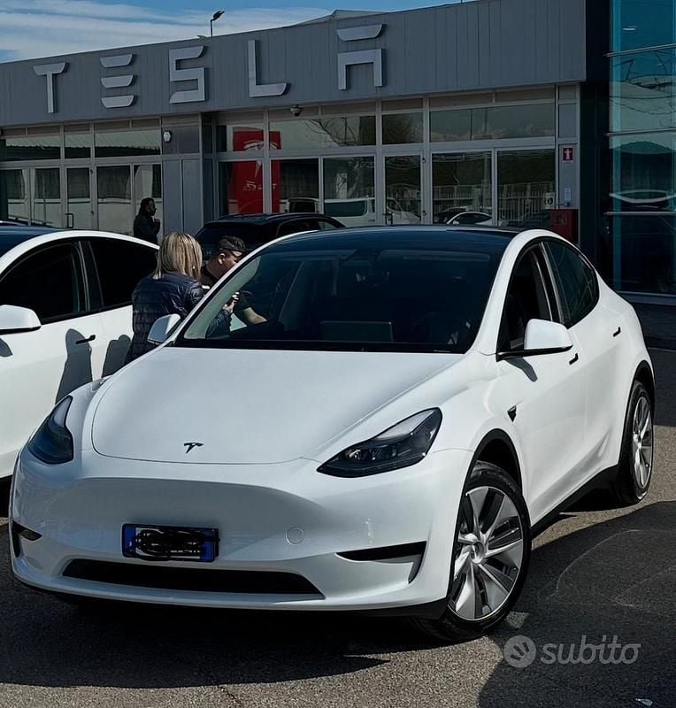 Usata 2023 Tesla Model Y RWD SUV | 25.000 € (Buon prezzo) - Immagine 1/1