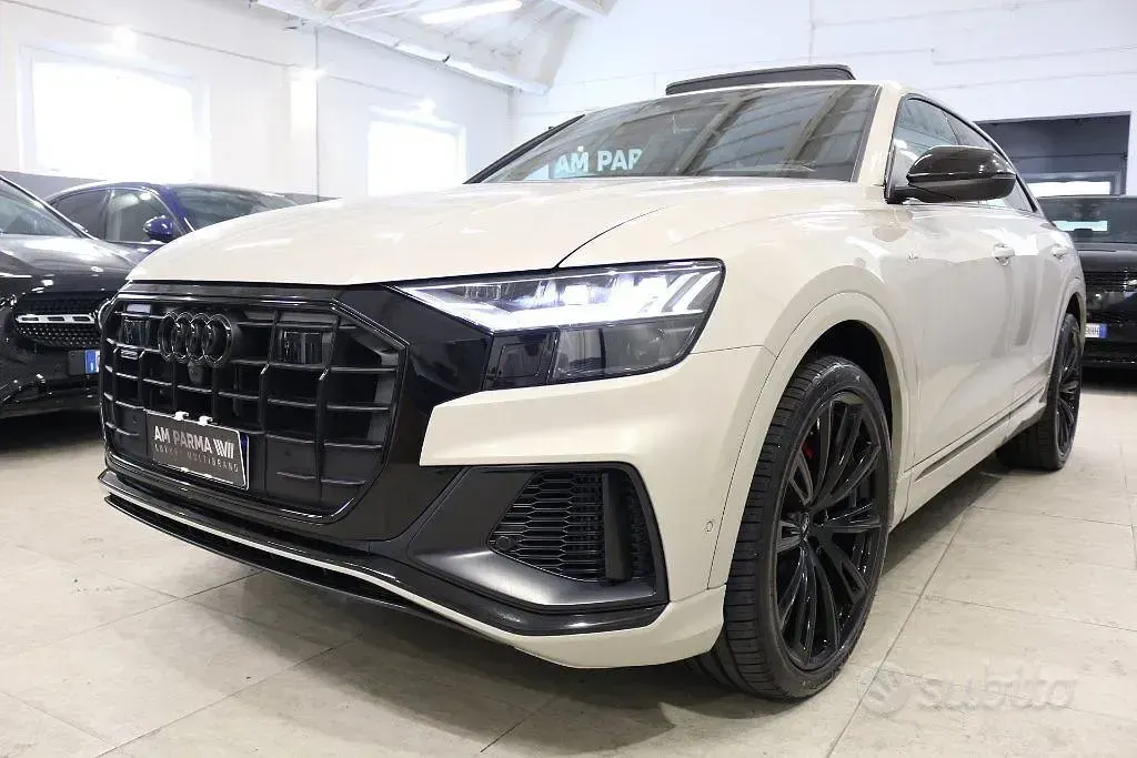 Usata Audi Q8 Sport 340 CV (250 kW) 2022 Grigio gesso SUV
