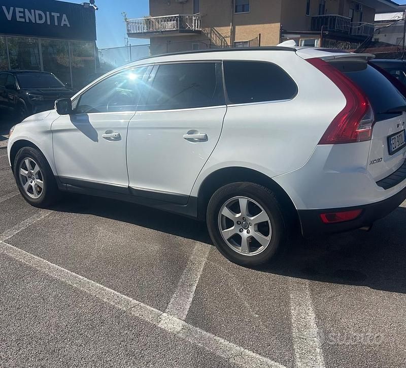 Usata Volvo XC60 Kinetic 175 CV (128 kW) 2010 Bianco SUV
