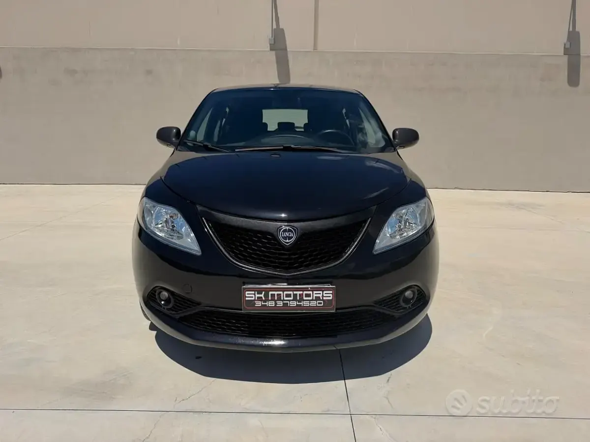 Usata Lancia Ypsilon Silver 69 CV (50 kW) 2021 Nero Utilitaria