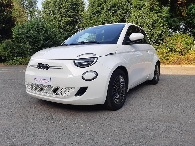 Nero Usata 2023 Fiat 500e Due volumi | 21.900 € (Molto cara) - Immagine 1/4
