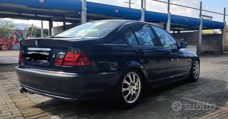 Usata BMW 318 118 CV (86 kW) 1999 Blu Berlina
