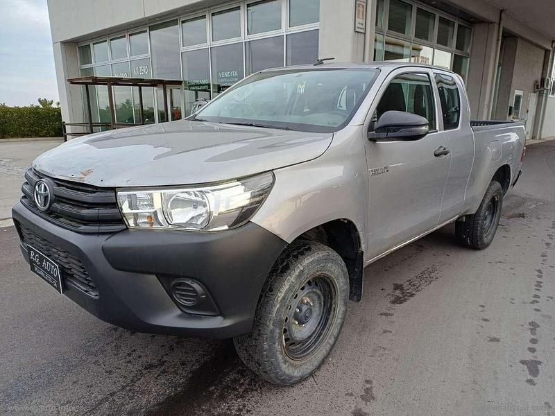 Usata Toyota HiLux Comfort 150 CV (110 kW) 2020 Argento Pick-up