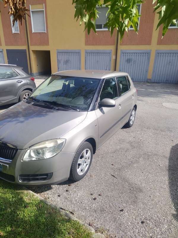 Grigio Usata 2007 Skoda Fabia Utilitaria | 3000 € (Buon prezzo) - Immagine 1/4