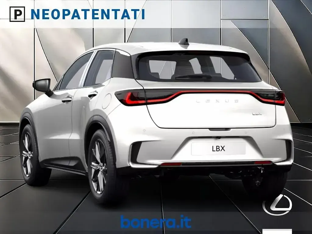Nuova Lexus LBX 136 CV (100 kW) 2026 Bianco SUV