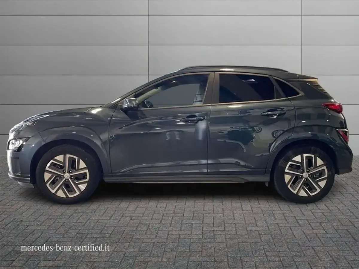 Usata Hyundai Kona 100 kW (136 CV) 2022 Blu scuro metallizzato SUV