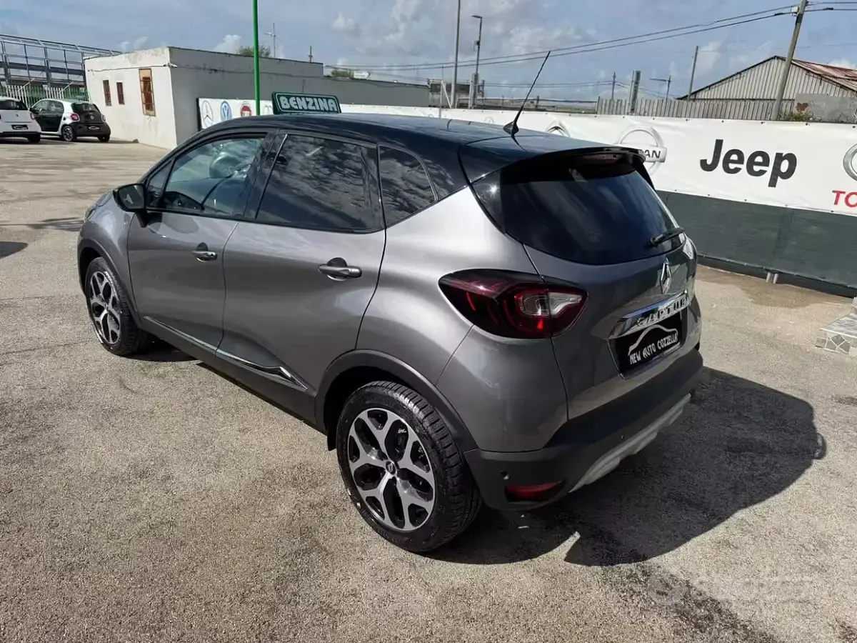 Usata Renault Captur 131 CV (96 kW) 2019 Grigio SUV