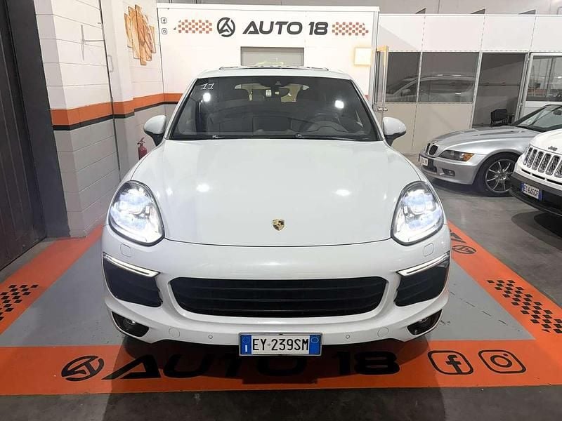 Usata Porsche Cayenne 250 CV (183 kW) 2015 Bianco gesso SUV