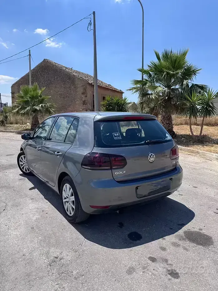 Usata VW Golf VI Comfortline 105 CV (77 kW) 2011 Grigio Utilitaria