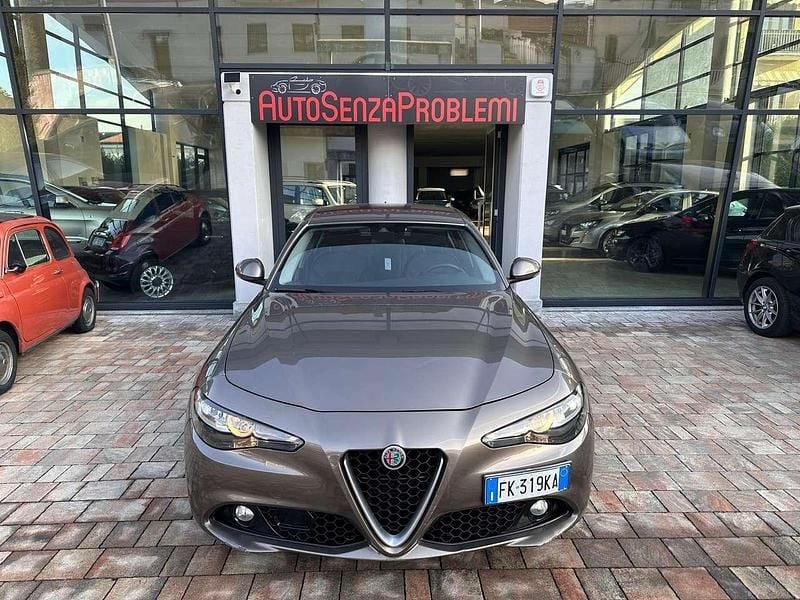 Usata Alfa Romeo Giulia 150 CV (110 kW) 2017 Beige Berlina