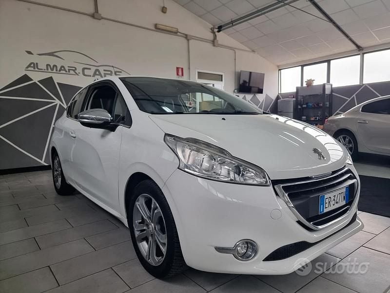 Usata Peugeot 208 Allure 82 CV (60 kW) 2013 Bianco Utilitaria