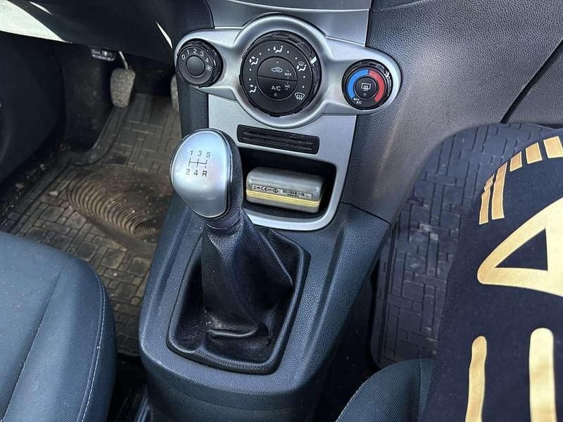 Usata Ford Fiesta 82 CV (60 kW) 2012 Berlina