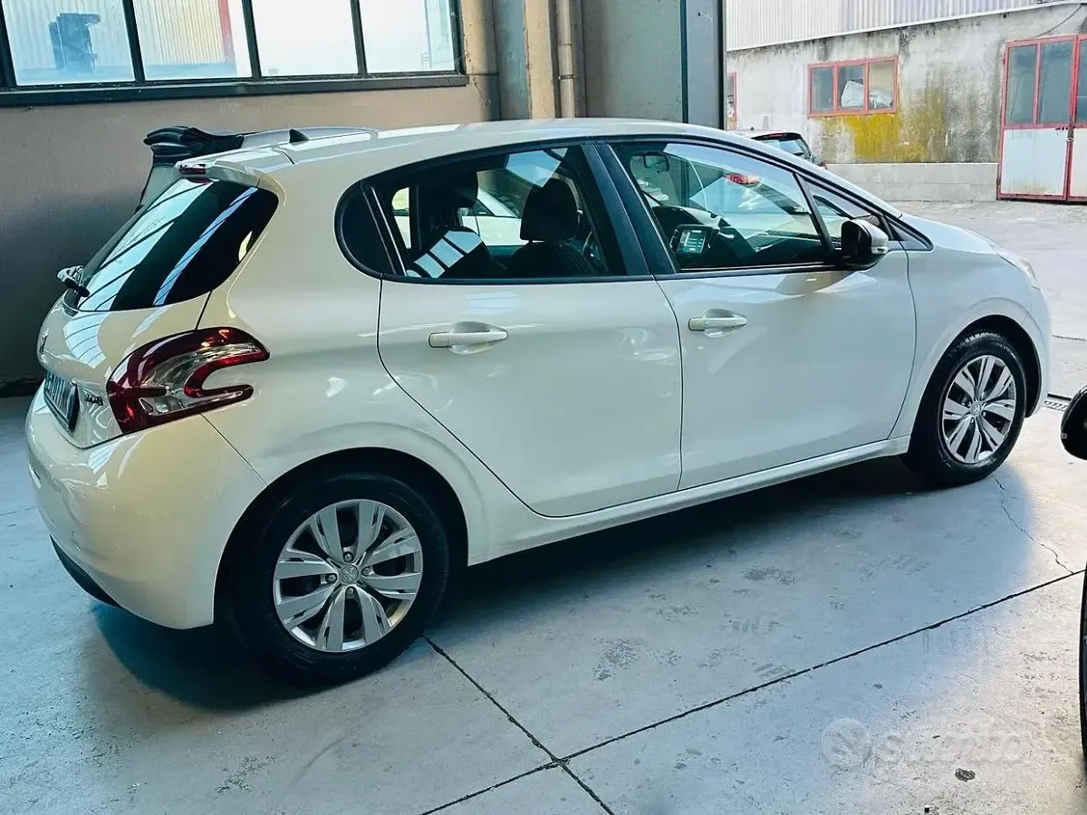 Usata Peugeot 208 Active 82 CV (60 kW) 2012 Bianco Utilitaria