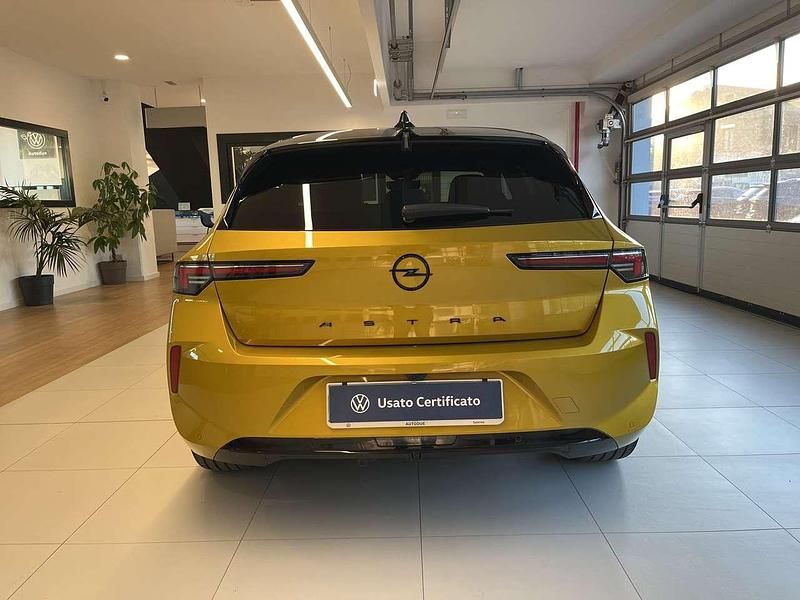 Usata Opel Astra Ultimate 131 CV (96 kW) 2022 Beige Berlina