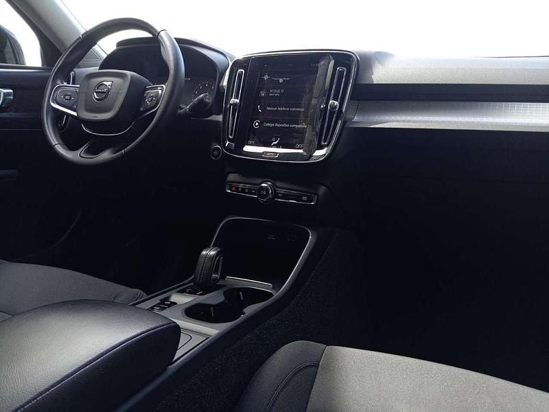 Usata Volvo XC40 Momentum 163 CV (119 kW) 2021 Nero SUV