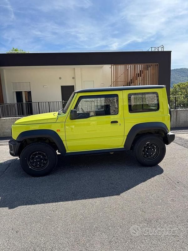 Usata Suzuki Jimny 102 CV (75 kW) 2022 Giallo SUV