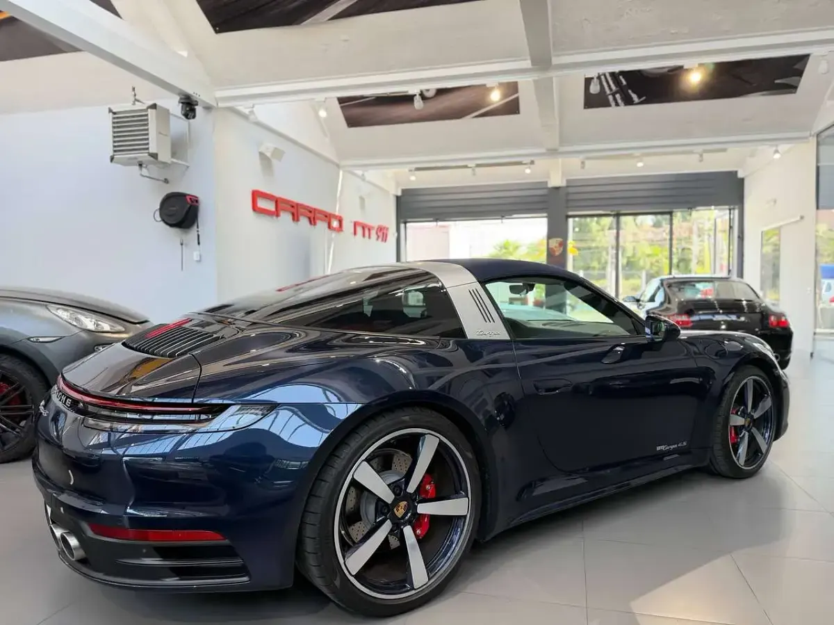 Usata Porsche 992 450 CV (330 kW) 2022 Blu/azzurro Cabrio