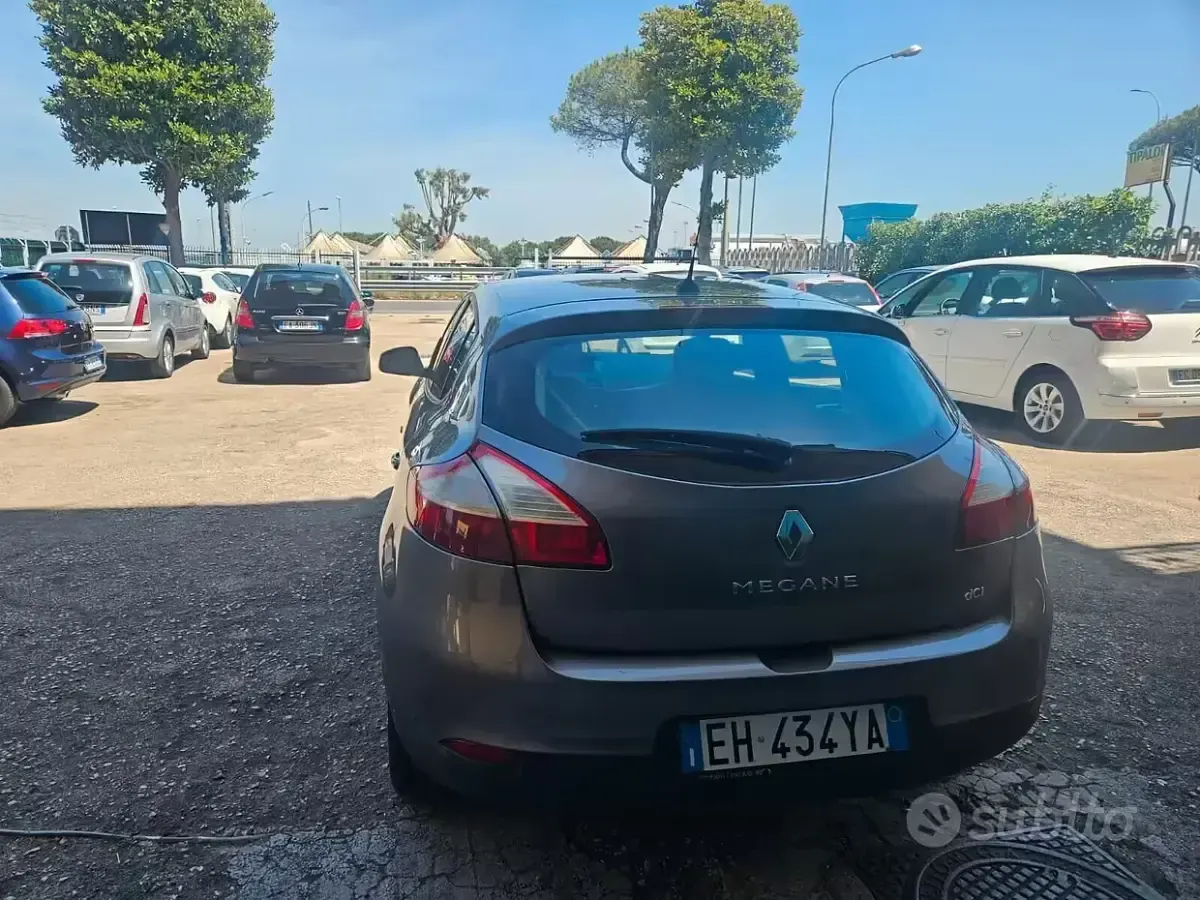 Usata Renault Mégane 90 CV (66 kW) 2011 Beige Berlina