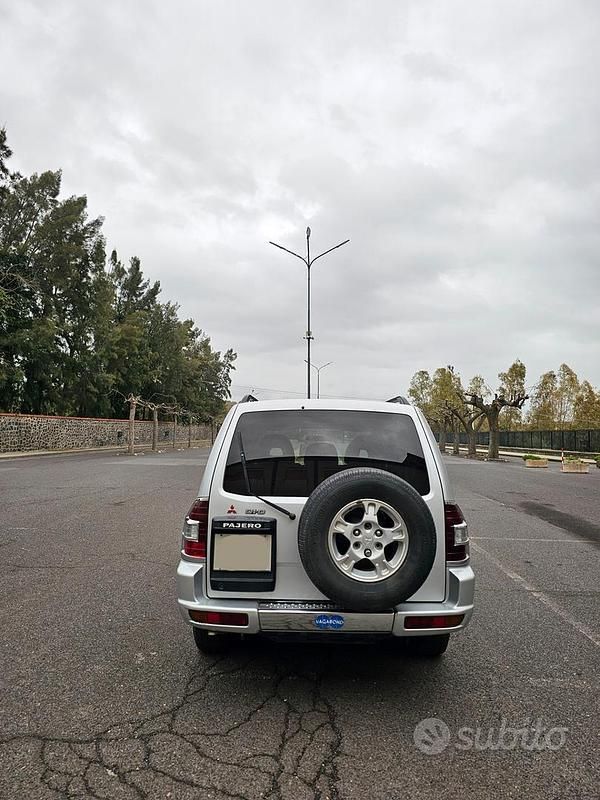 Usata Mitsubishi Pajero 165 CV (121 kW) 2000 Argento SUV