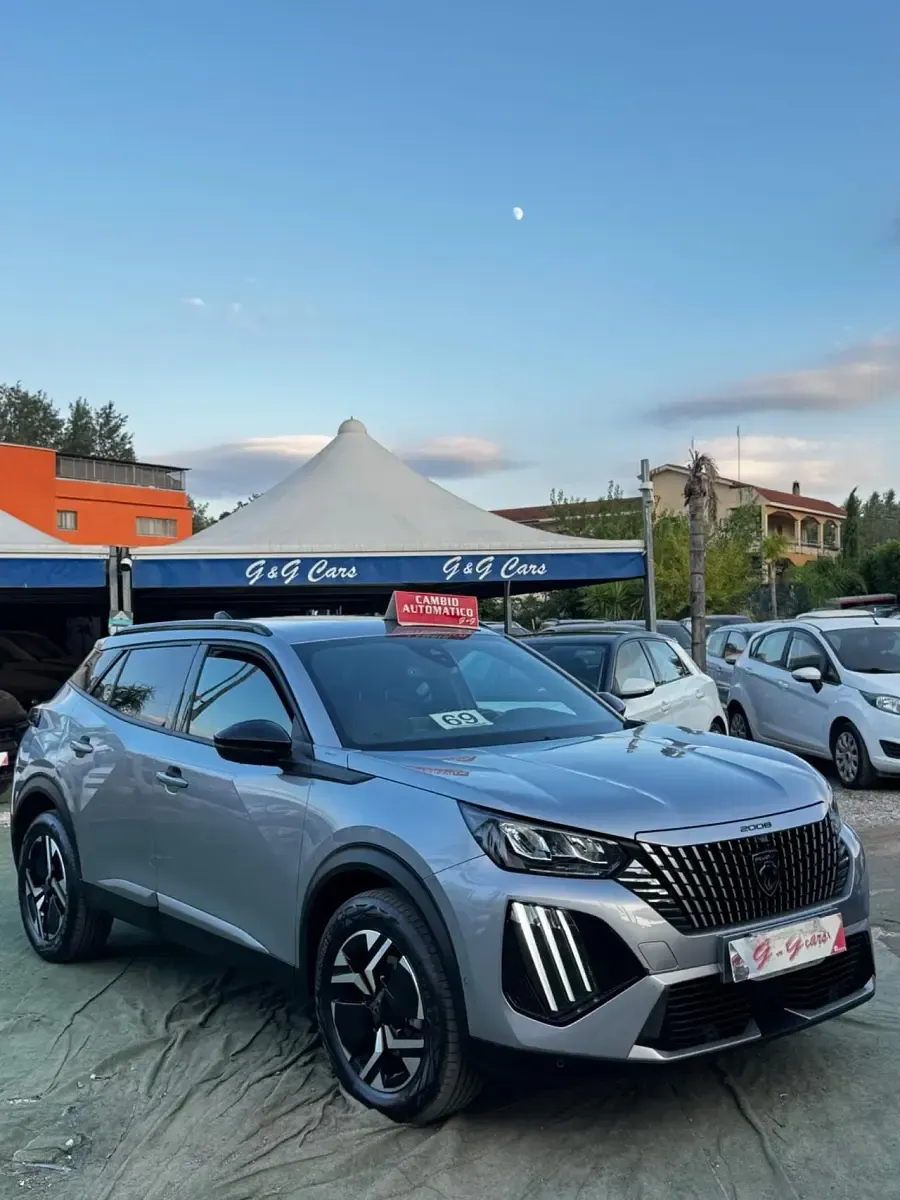 Usata Peugeot 2008 Allure 130 CV (95 kW) 2024 Argento SUV