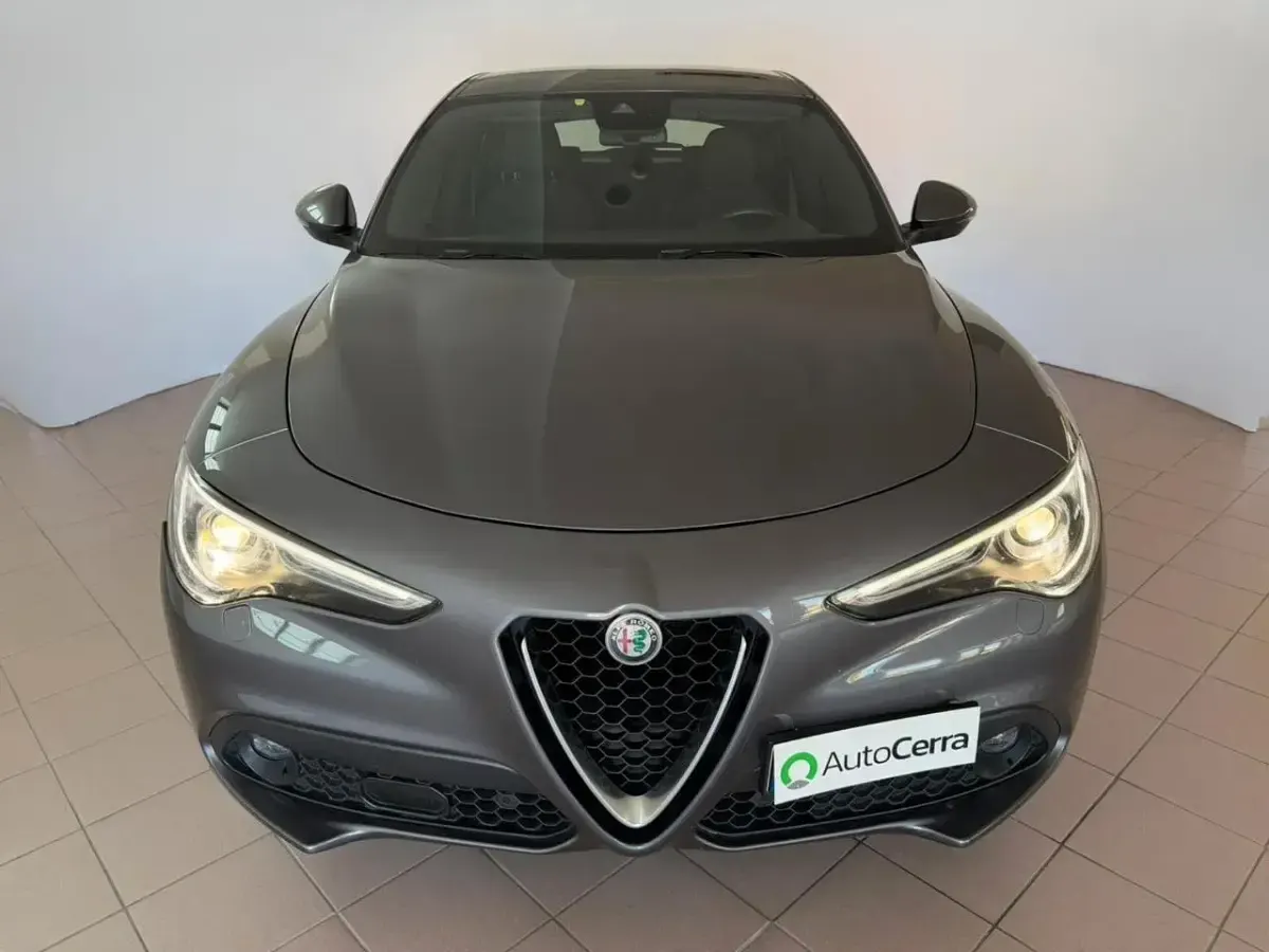 Second-hand Alfa Romeo Stelvio Business 160 CP (117 kW) 2022 Gri SUV
